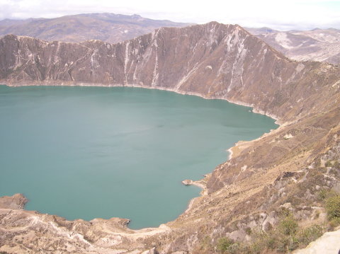 ecuador-laguna-quilotoa-whole-view