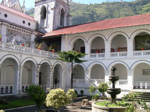 ecuador-banos-church-2