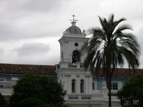 ecuador-cuenca-church-and-museum