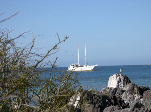 galapagos-boat-sea-2