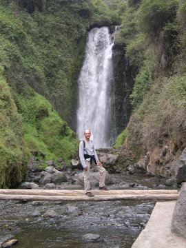 ecuador-cascade-raphael