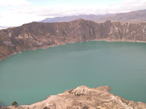 ecuador-laguna-quilotoa-whole-view-2