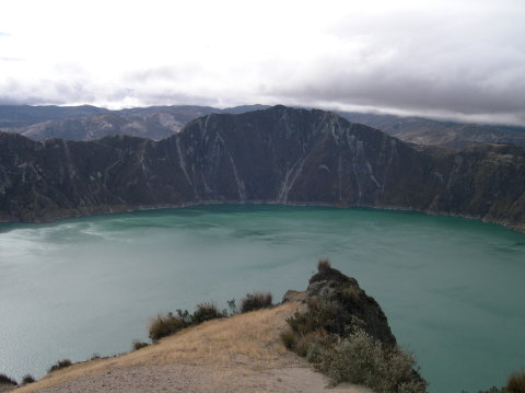 ecuador-laguna-quilotoa-whole-vue