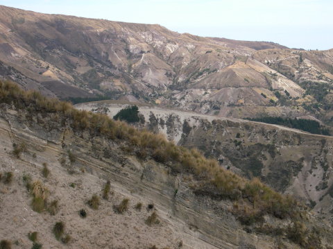 ecuador-laguna-quilotoa-scene