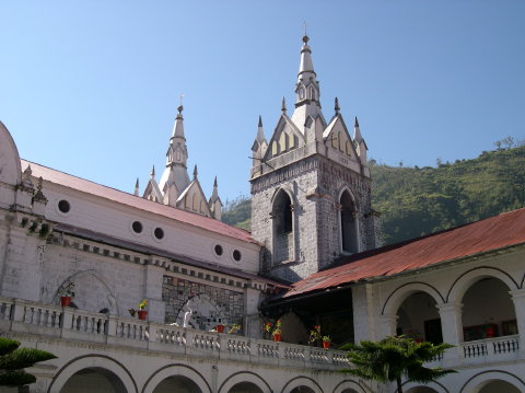 ecuador-banos-church-3