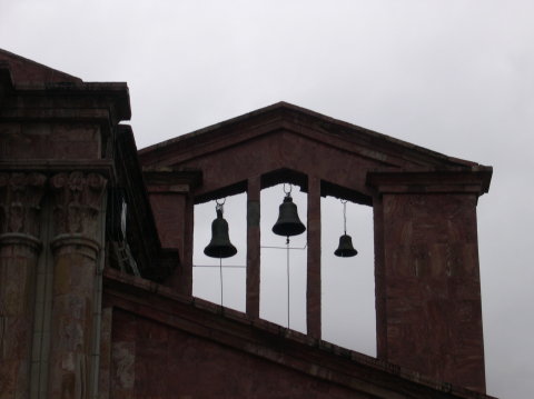 ecuador-cuenca-bells