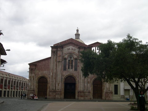 ecuador-cuenca-church-2