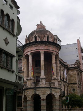 ecuador-cuenca-building