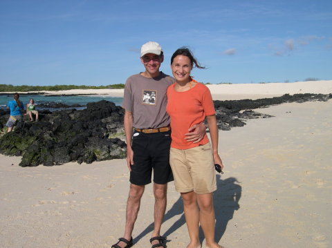 galapagos-delphine-raphael-on-beach