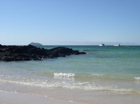 galapagos-rabida-beach-2